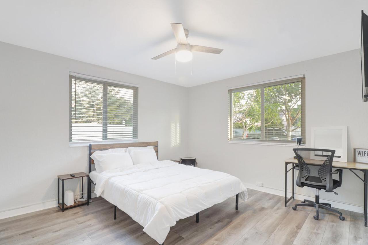 Spacious And Luxurious Home Centrally Located Between Miami And Ft. Lauderdale Miramar Exterior photo
