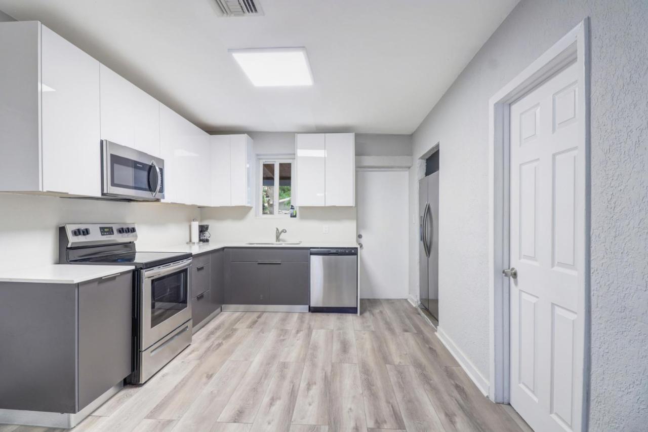 Spacious And Luxurious Home Centrally Located Between Miami And Ft. Lauderdale Miramar Exterior photo